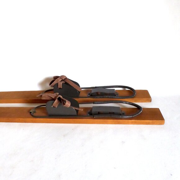 NEW 30” ELF SKI ORNAMENT WINTER HOLIDAY CHRISTMAS ANTIQUE WOOD DECOR PAIR - Picture 6 of 12